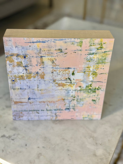 En verdes praderas me haces recostar